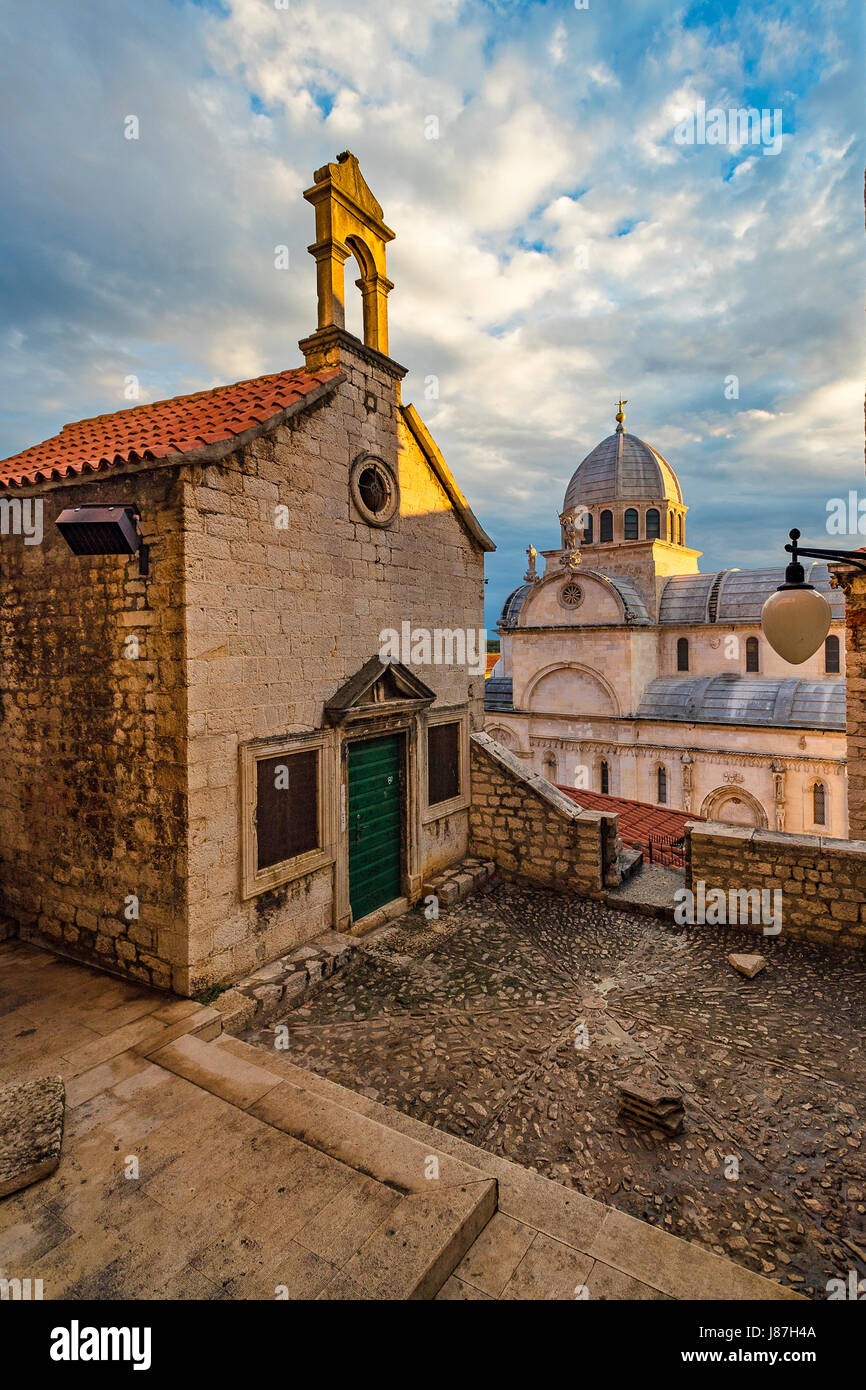 Croazia Dalmazia Sibenik la Cattedrale di San Giacomo e la chiesa di Tutti i Santi Foto Stock