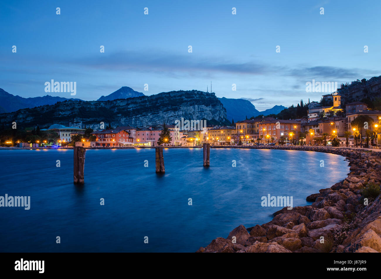 Torbole (Lago di Garda) al crepuscolo Foto Stock
