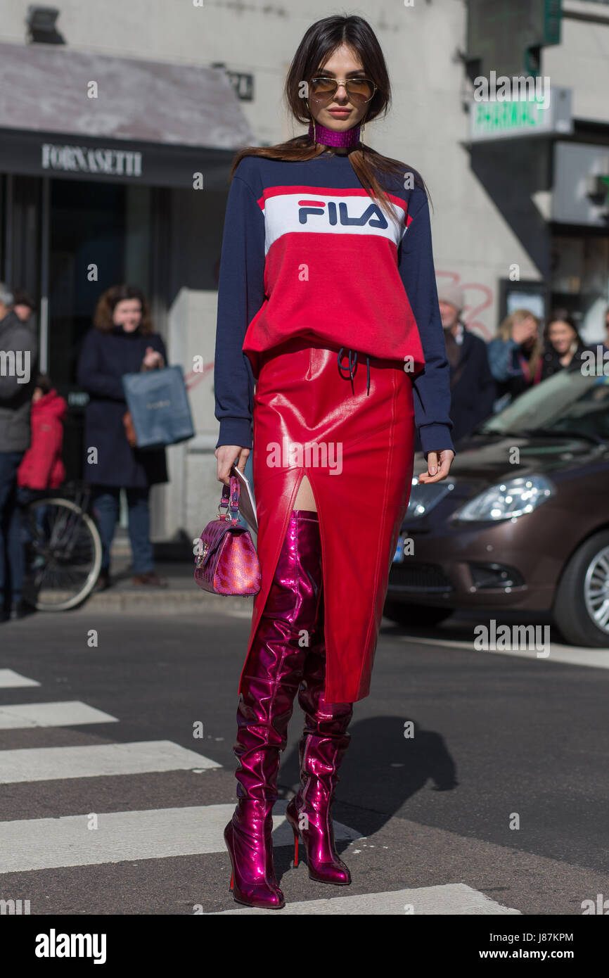 Doina Ciobanu per le strade di Milano durante la settimana della moda milanese FW17 Foto Stock