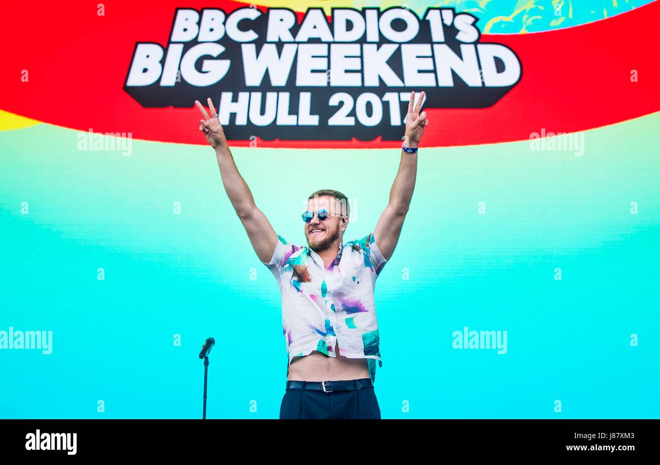 Immaginate di draghi cantante Dan Reynolds esegue durante la BBC Radio 1's Big Weekend a Burton Constable Hall, Burton Constable, Skirlaugh in Hull. Foto Stock