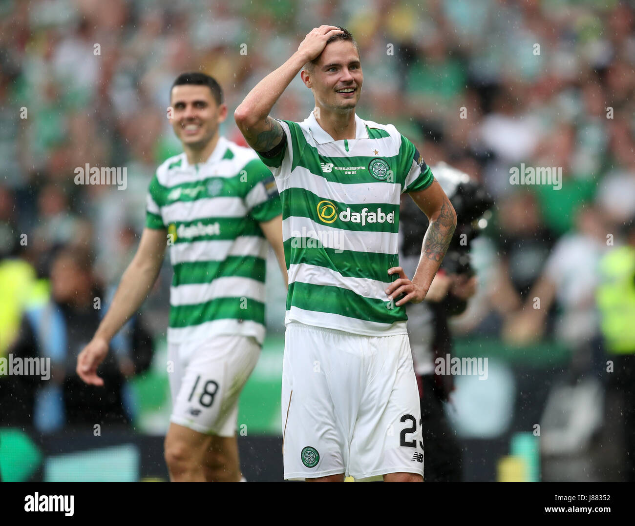 Il Celtic Mikael Lustig reagisce dopo la William Hill Scottish Cup finale all'Hampden Park, Glasgow. Foto Stock