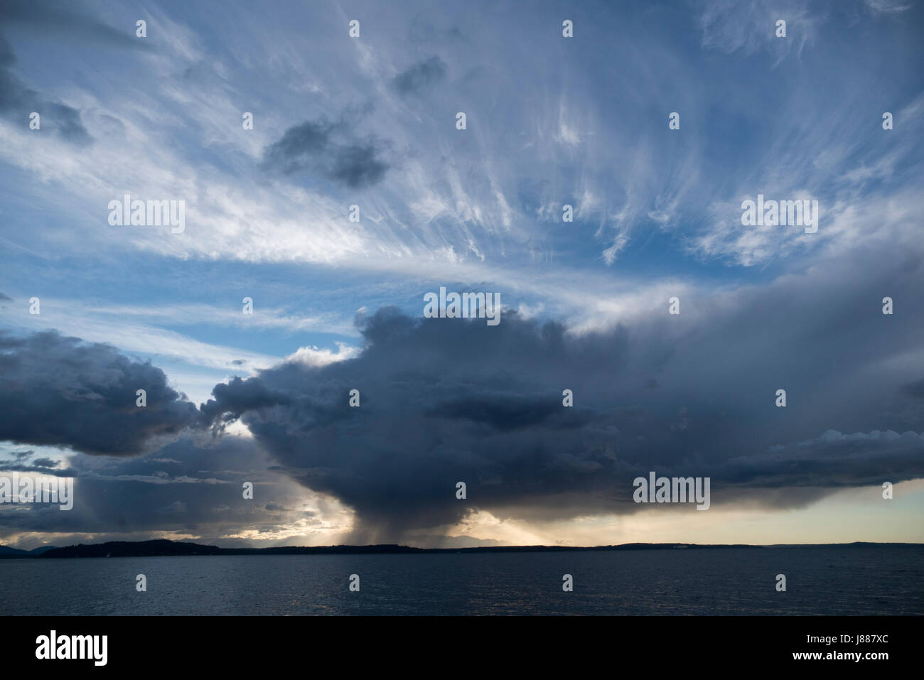 Stati Uniti, Washington, Puget Sound, scroscio di pioggia Foto Stock