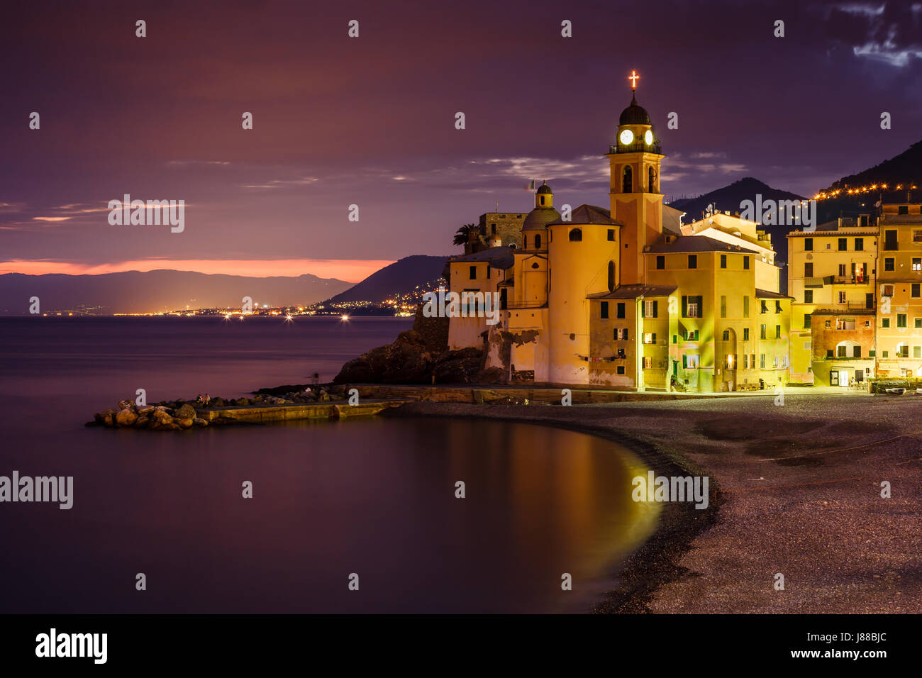 Chiesa Sulla Spiaggia Di Camogli Vicino A Genova Liguria