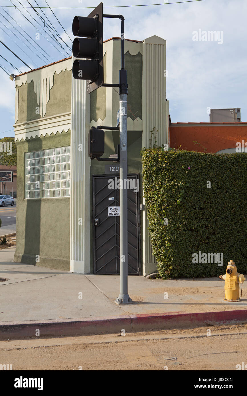 Art Deco a zig-zag Moderne edificio nel parco eco quartiere di Los Angeles, CA Foto Stock