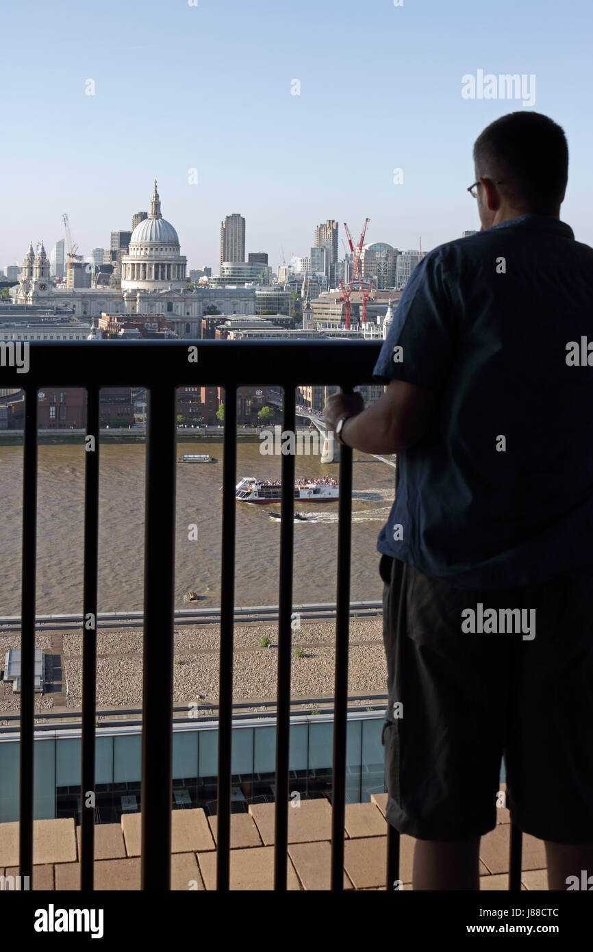 L'interruttore House un deck di visualizzazione alla Tate Modern Londra REGNO UNITO Foto Stock