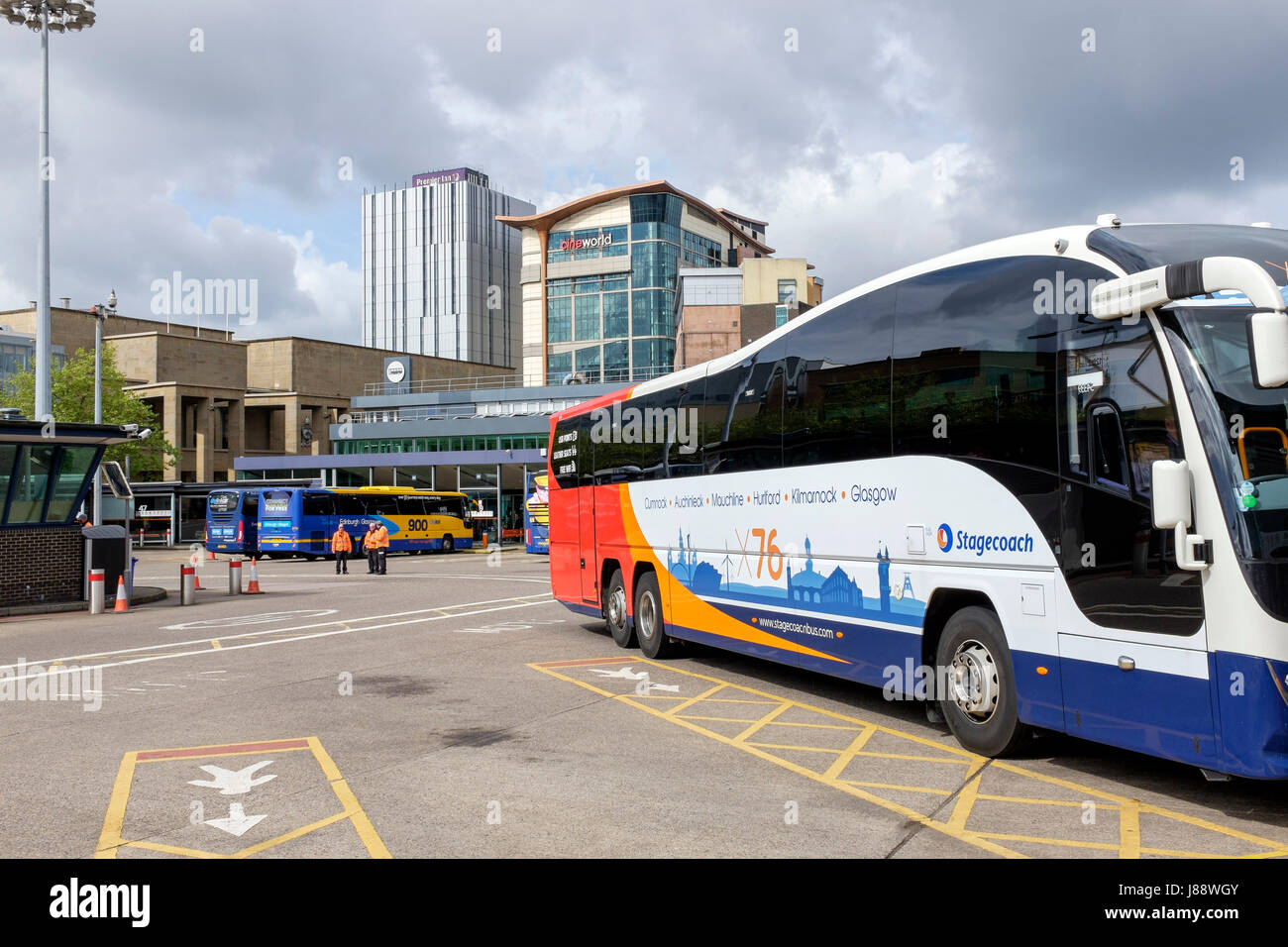 La stazione degli autobus di Buchanan Street, Glasgow con un Stagecoach single decker autobus parcheggiato in una piattaforma. La Scozia. Foto Stock