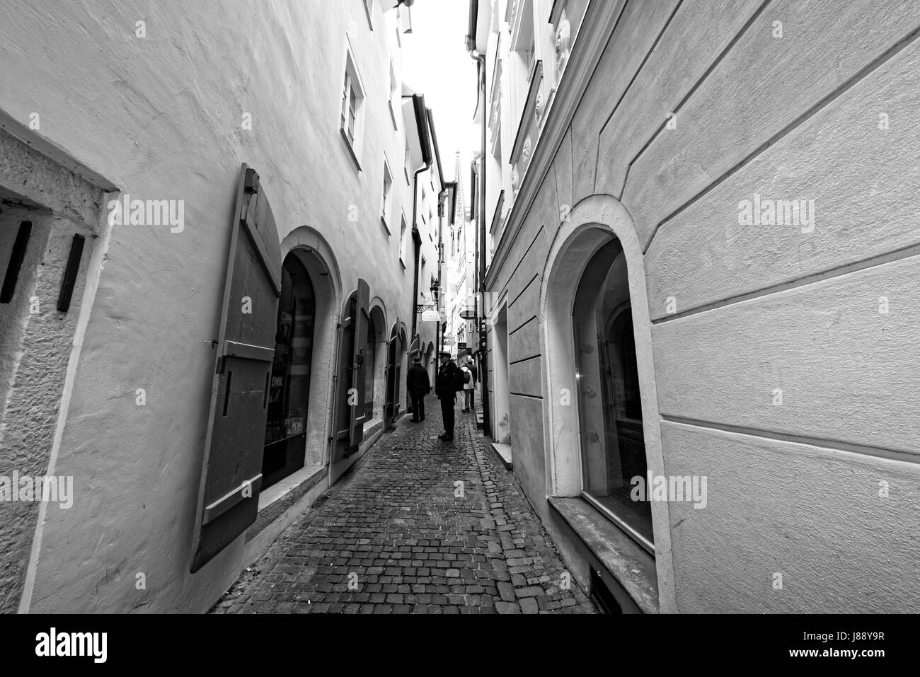 Regensburg (von lateinisch Castra Regina; auch lat. Ratisbona und Ratispona) ist die Hauptstadt des Regierungsbezirks Oberpfalz mit Sitz der Regierung Foto Stock