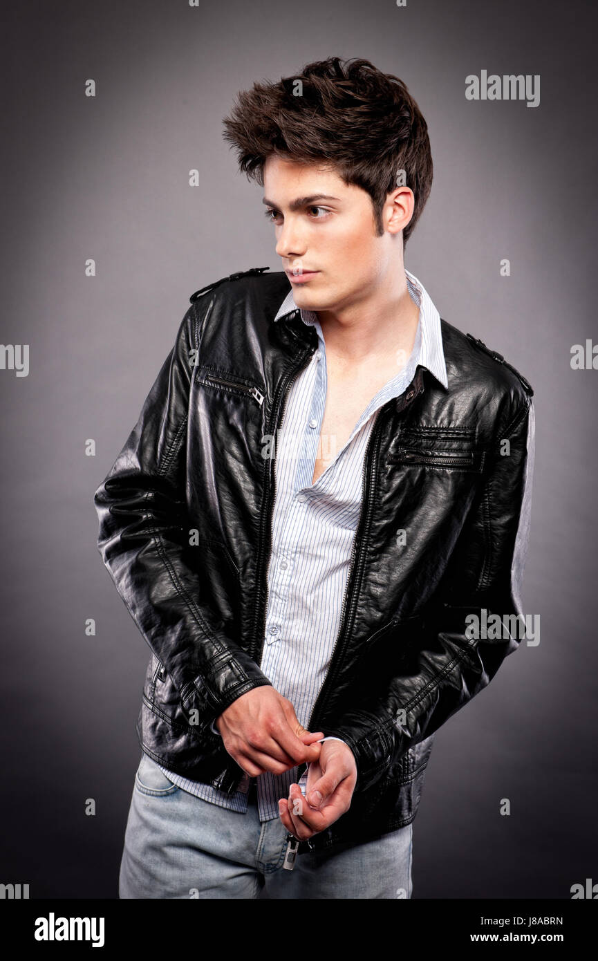 Moda colpo di un giovane uomo Foto Stock