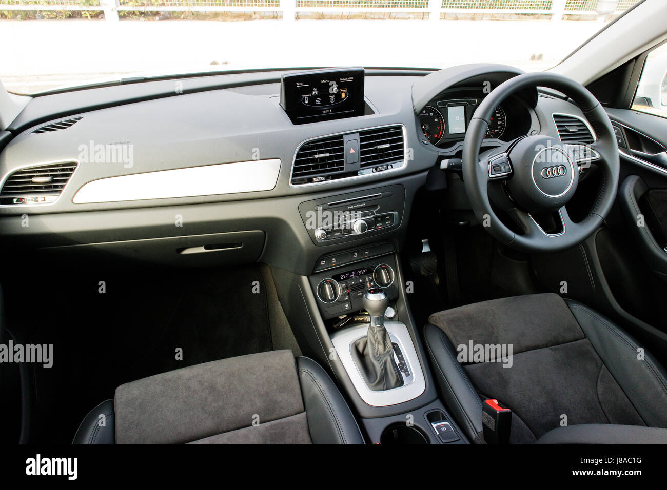 Hong Kong Cina Feb 27, 2017 : Audi Q3 30 TFSI 2017 Giorno Interno su Feb 27 2017 a Hong Kong. Foto Stock