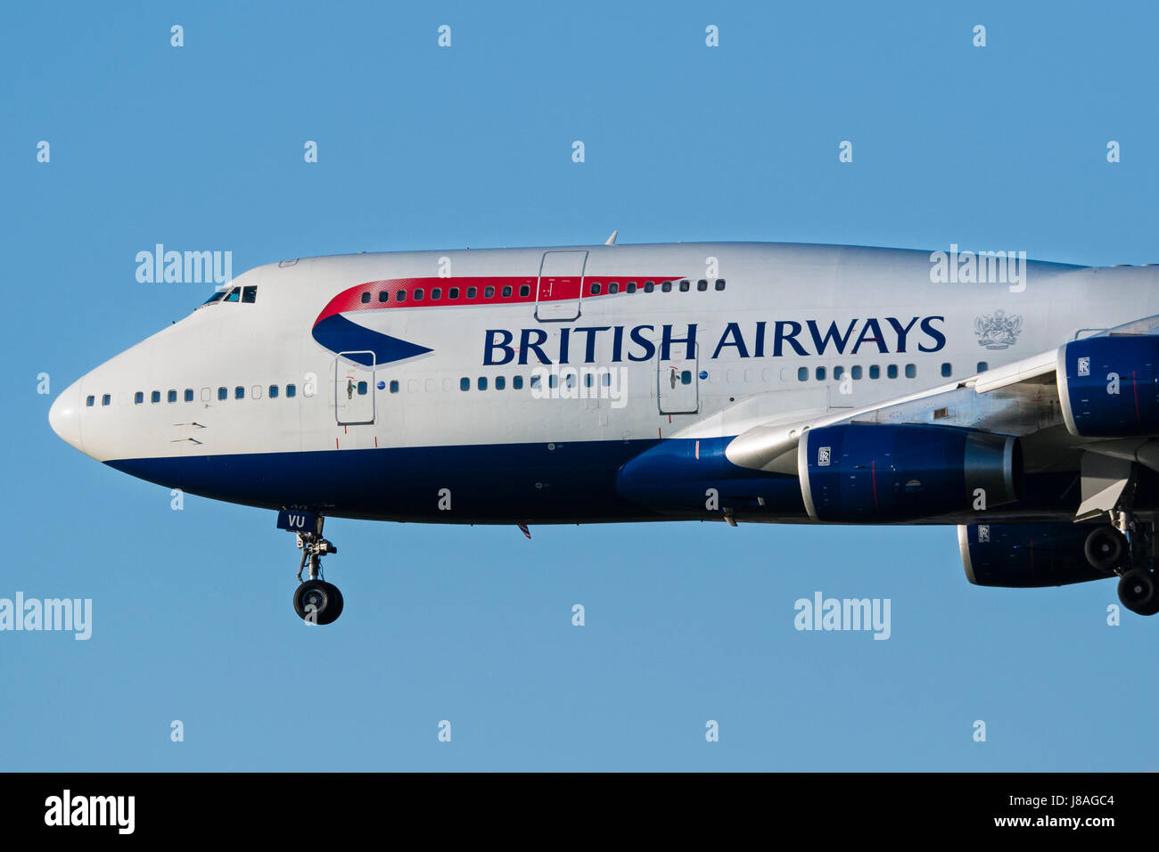 British Airways Boeing 747 (747-400) sull approccio finale per l'atterraggio all'Aeroporto Internazionale di Vancouver, Richmond, B.C., 2 aprile 2017. Foto Stock