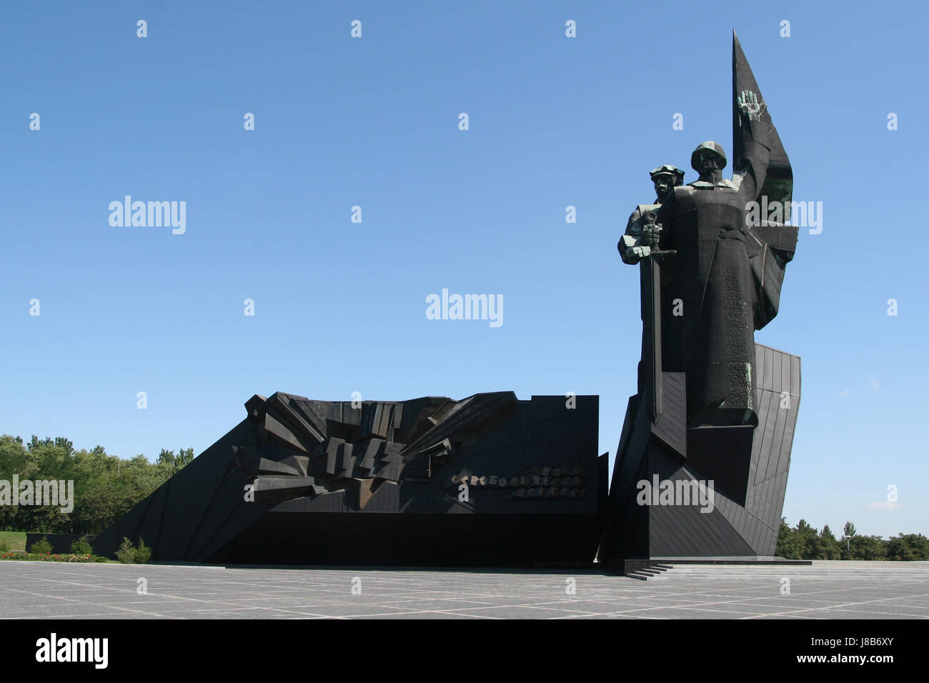 Il monumento alla liberazione di donbass è situato nelle immediate vicinanze dello stadio di donetsk Foto Stock