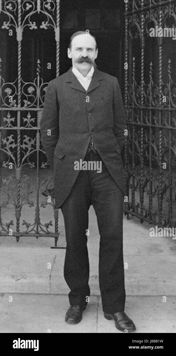 John Scott Haldane era un importante fisiologo scozzese noto per il suo lavoro pionieristico nei campi della fisiologia respiratoria e dello studio dell'ossigeno. Questa fotografia del 1902 riflette i suoi contributi alla scienza e alla medicina. Foto Stock