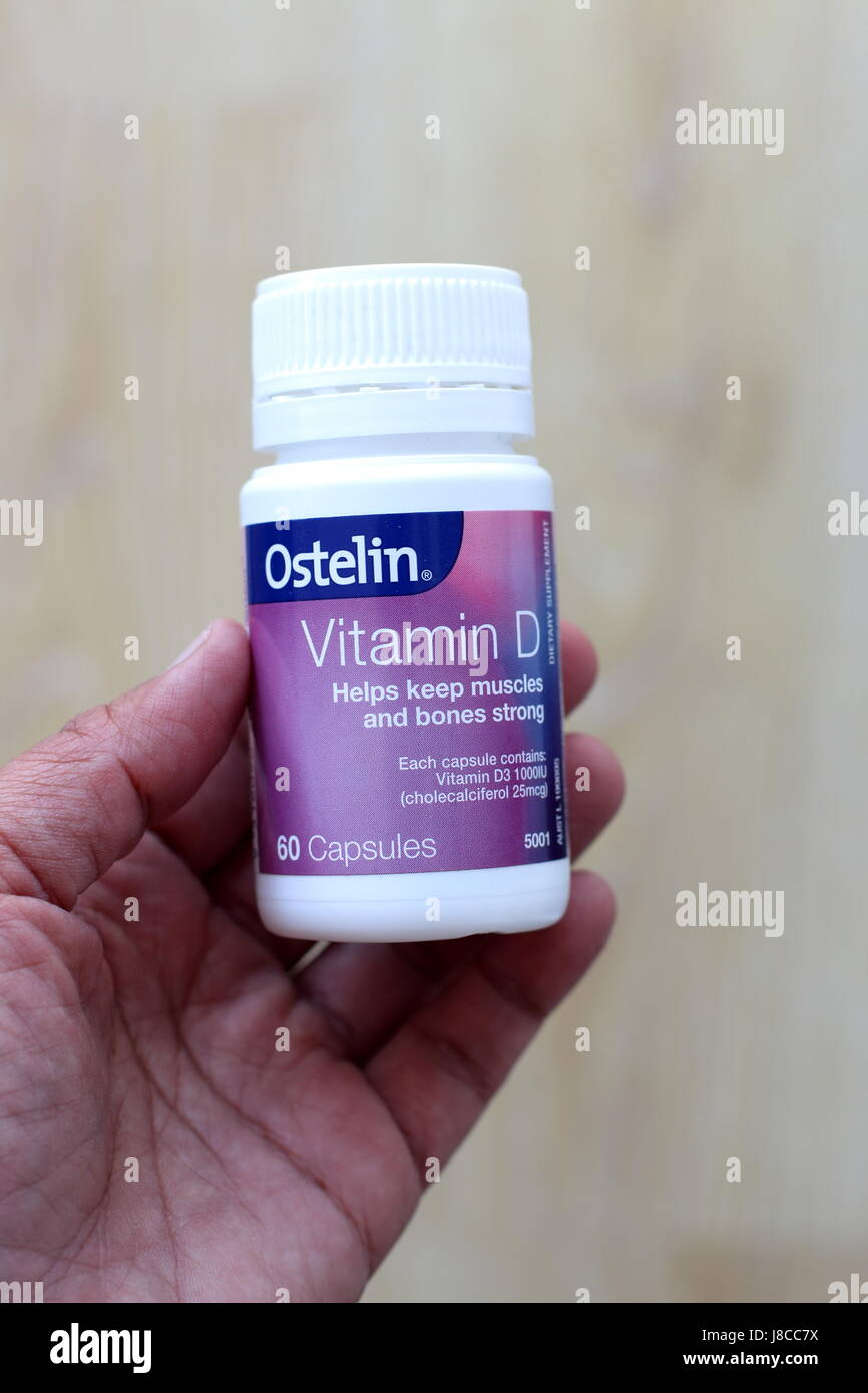 Ostelin Vitamina D capsule isolata contro uno sfondo bianco Foto Stock