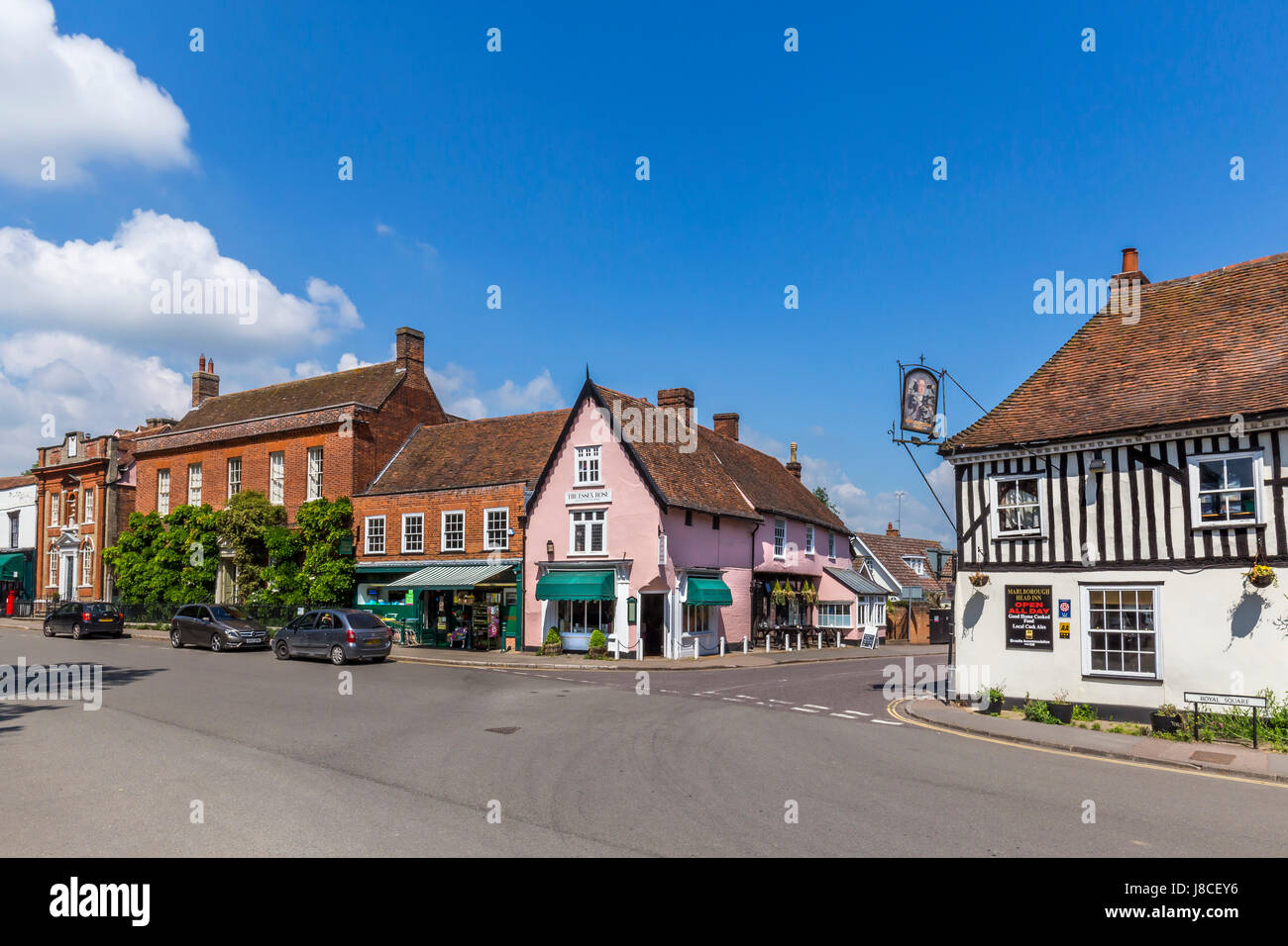 DEDHAM HIGH STREET con grazioso ospita una sala da tè in rosa e il MARLBOROUGH HEAD INN Foto Stock