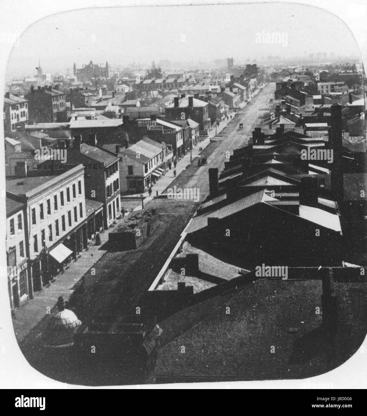 Questa vista dalla St. Lawrence Hall, che guarda a est lungo King Street, offre un'istantanea delle caratteristiche architettoniche e del paesaggio urbano della zona, catturando un momento nella storia del cityâ. Foto Stock