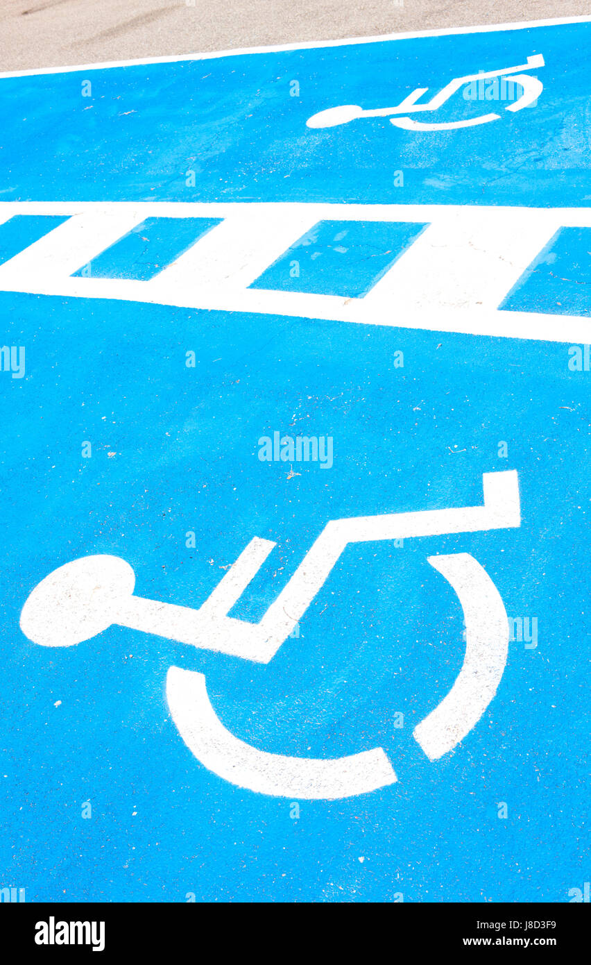 Sedia a rotelle, blu, oggetto, gli oggetti al di fuori, parcheggio, disabili, paraplegico, Foto Stock