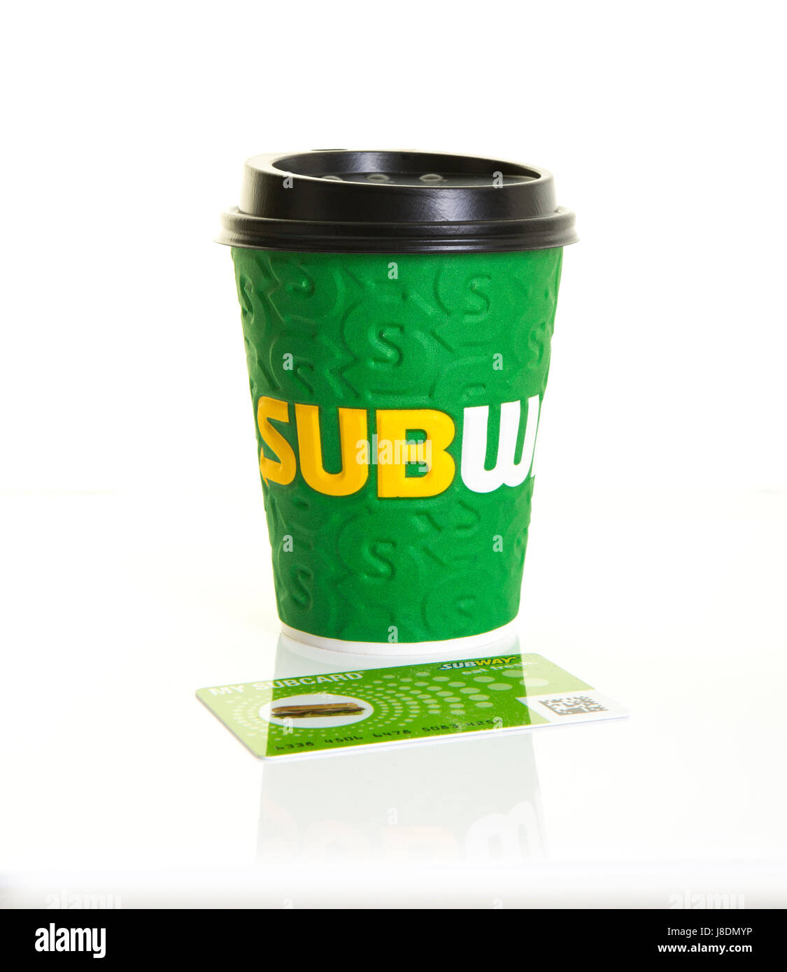 SWINDON, Regno Unito - 27 Maggio 2017: Metropolitana tazza di caffè con la mia Subcard su sfondo bianco Foto Stock