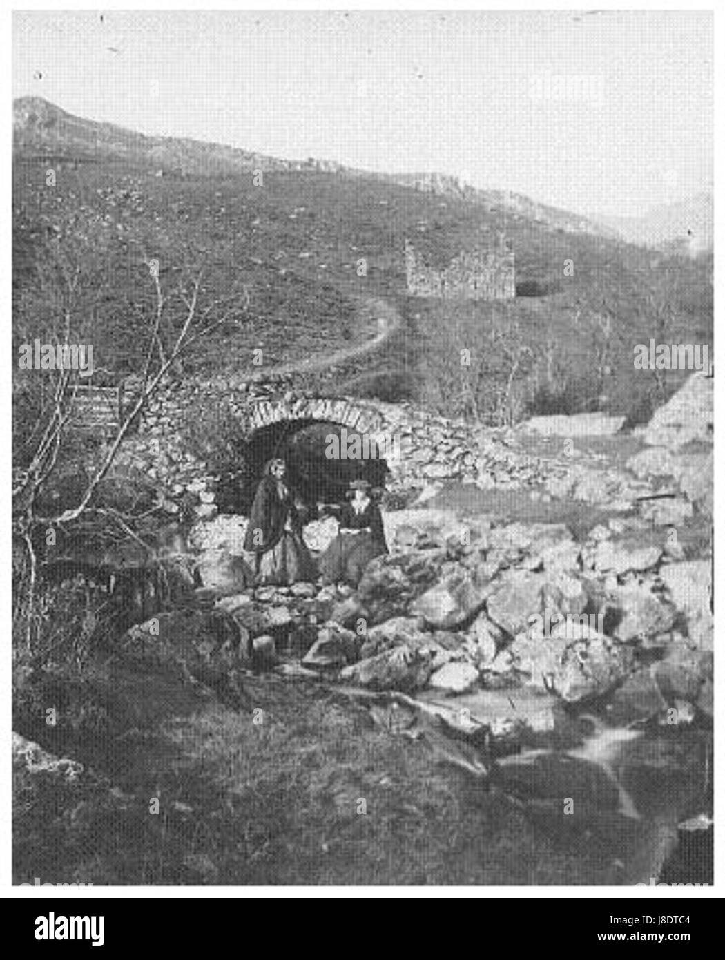 Questa diapositiva di vetro di Moses Bowness fa parte di una collezione di diapositive fotografiche, che probabilmente mostrano immagini dei primi anni del XX secolo. Le diapositive di vetro sono state utilizzate per la proiezione e come mezzo per preservare le immagini storiche. Foto Stock