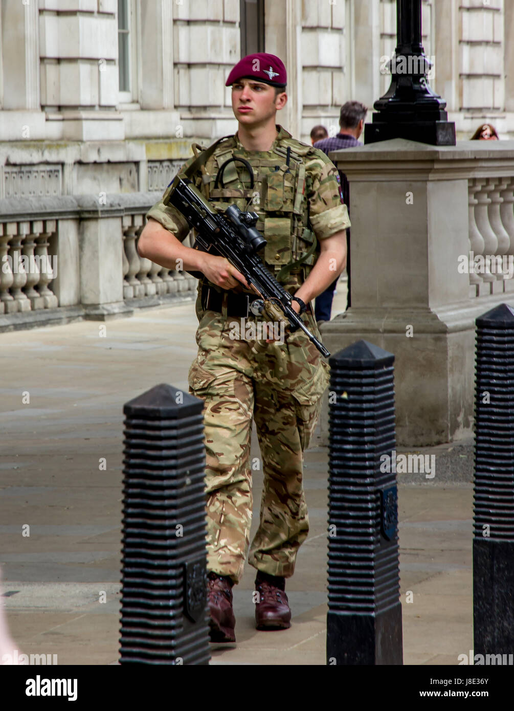 Westminster, Londra, Regno Unito. 28 Maggio, 2017. I militari continuano a supportare Metropolitan funzionari di polizia per le strade di Londra, all'interno di Downing Street e entro i confini del Parlamento britannico a Westminster, Londra, UK Credit: Alan Fraser/Alamy Live News Foto Stock