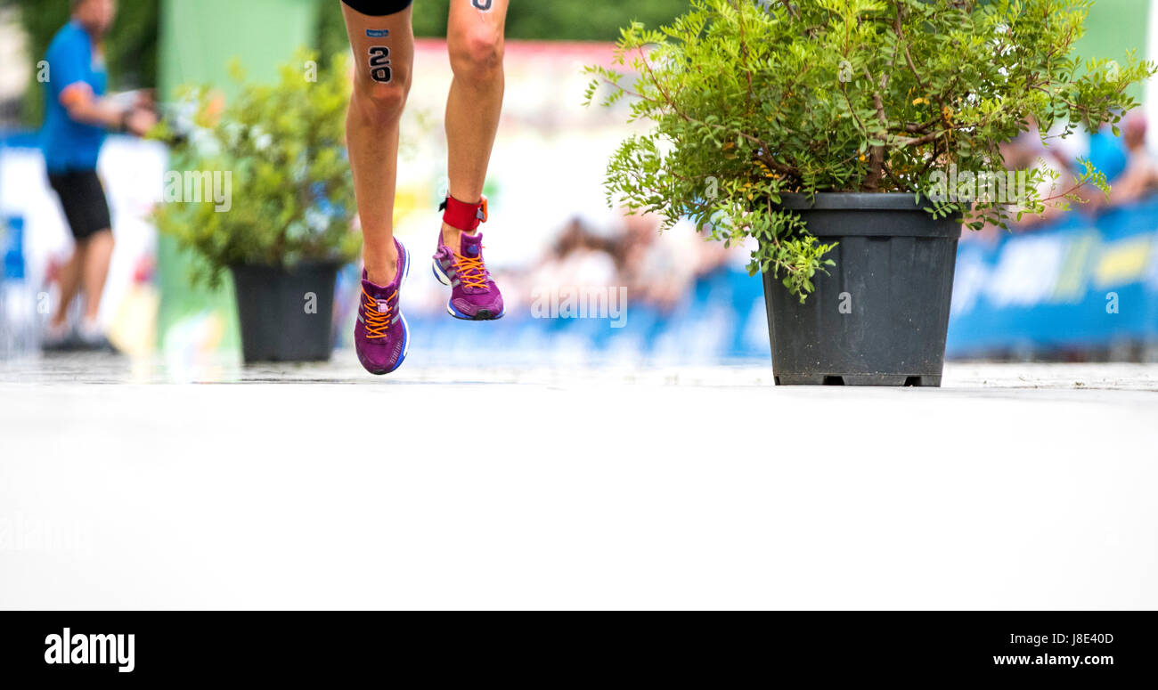 Madrid, Spagna. 28 Maggio, 2017. Gli atleti eseguire durante l'ITU Triathlon World Cup Madrid 2017 il 28 maggio 2017 a Madrid, Spagna. Credito: David Gato/Alamy Live News Foto Stock