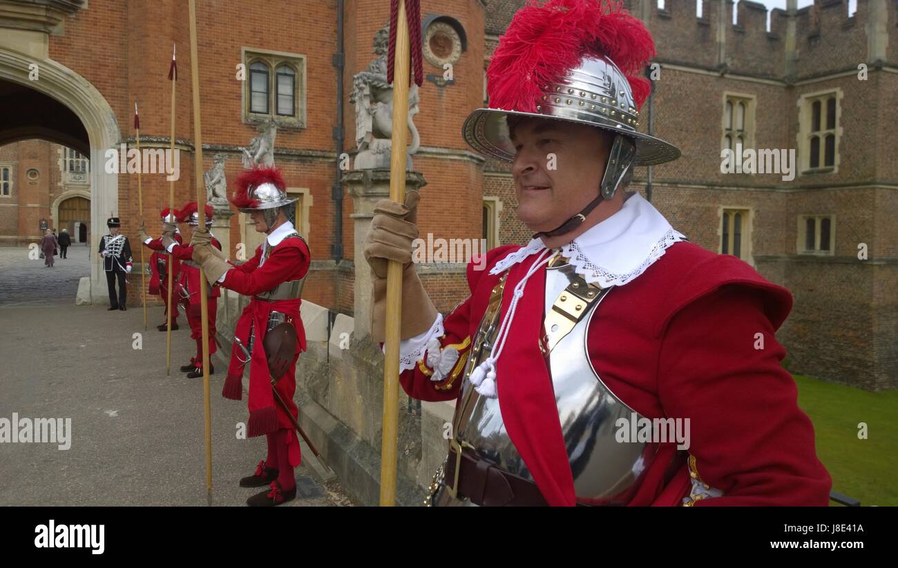 A Hampton Court Palace, la società di Pikemen & moschettieri della Onorevole Compagnia di Artiglieria il più antico reggimento dell'Esercito britannico. Credito: Chris Histed/Alamy Live News Foto Stock