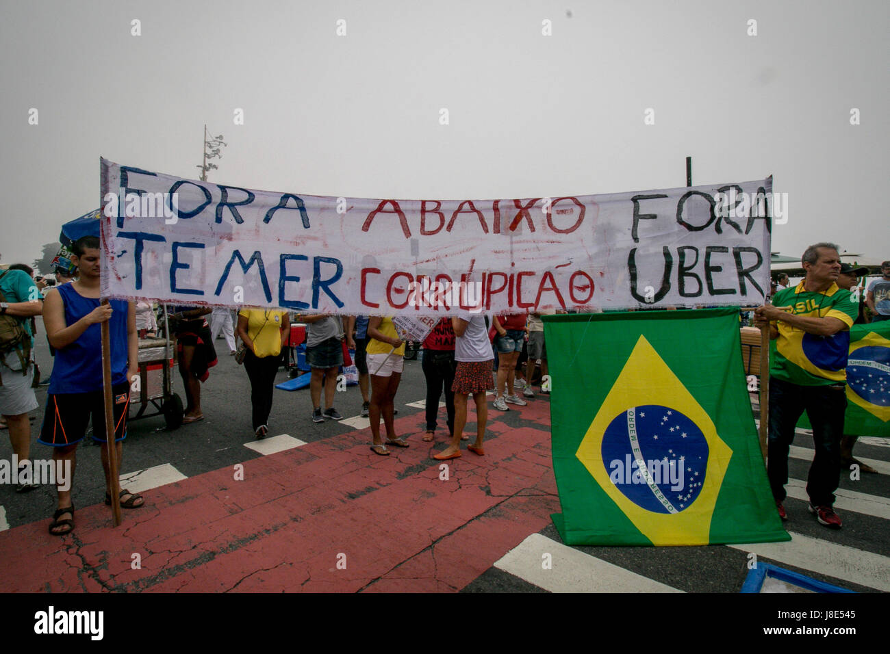 Rio De Janeiro, Brasile. 28 Maggio, 2017. I manifestanti sono di eseguire per la partenza di Michel Temer e concerti sono previsti per gli artisti che si oppongono al Presidente, come Caetano Veloso, Mano marrone, Criolo, Cordão da Bola Preta, Otto, Maria Gadu, Teresa Cristina, Digitaldubs e Bnegão e Pedro Luis, di Copacabana a Rio de Janeianeiro, RJ. Credito: André Horta/FotoArena/Alamy Live News Foto Stock