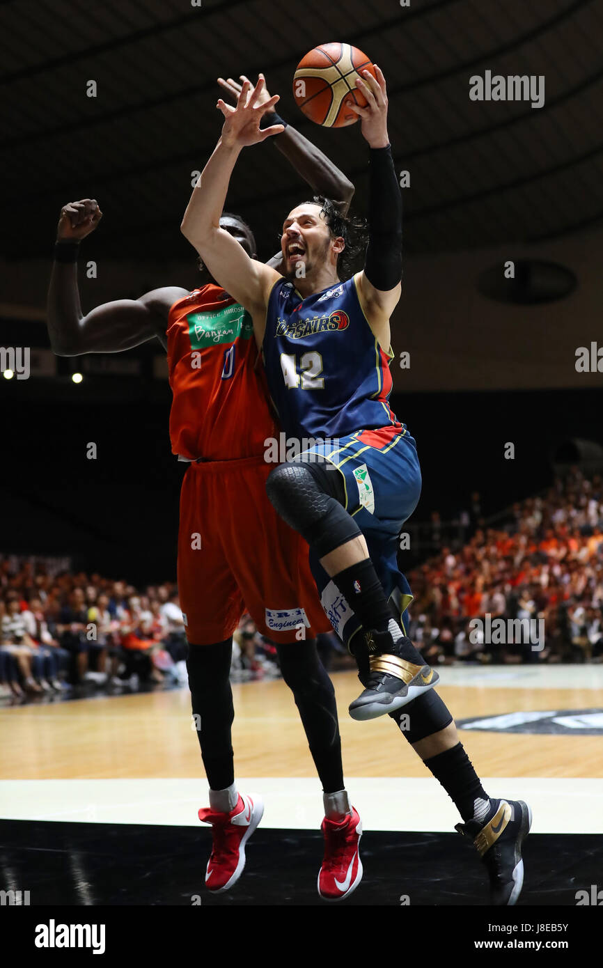 Tokyo, Giappone. 28 Maggio, 2017. Jason Washburn (B-Corsari) Basket : 2016-17 B.LEGA B1 B2 Play-off promozione tra Yokohama B-Corsari 74-53 Hiroshima libellule al 1° Yoyogi palestra a Tokyo in Giappone . Credito: YUTAKA AFLO/sport/Alamy Live News Foto Stock