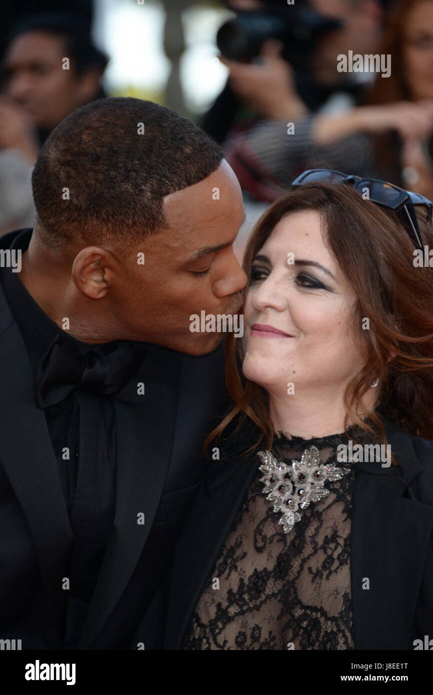 Cannes, Francia. 28 Maggio, 2017. CANNES, Francia - 28 Maggio: i membri della giuria Will Smith e Agnes Jaoui assistere alla cerimonia di chiusura durante il settantesimo annuale di Cannes Film Festival presso il Palais des Festivals il 28 maggio 2017 a Cannes, Francia Credito: Federico Injimbert/ZUMA filo/Alamy Live News Foto Stock