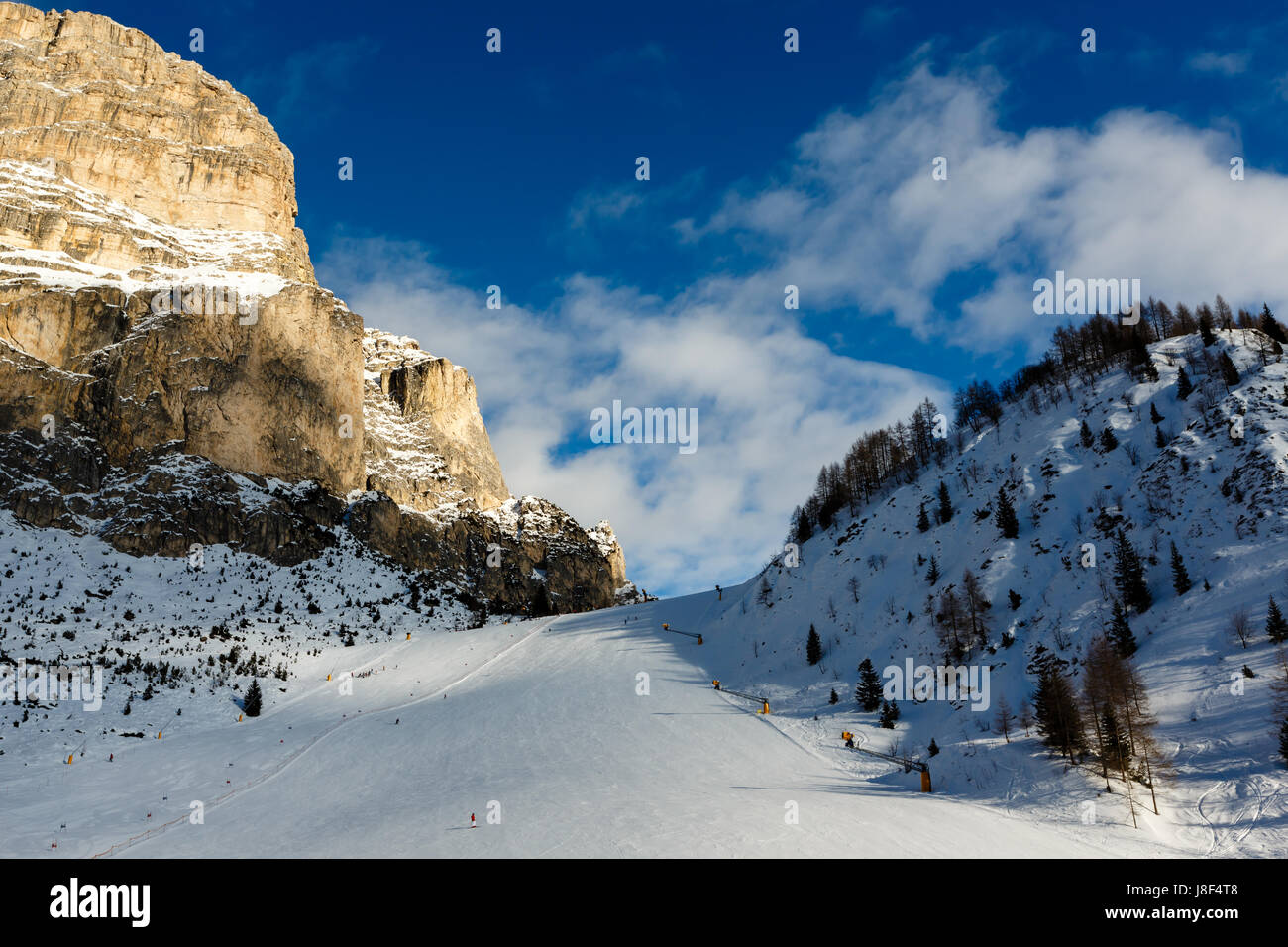 Pendenza sulla pista da sci di Colfosco, Alta Badia, Dolomiti Alpi, Italia Foto Stock