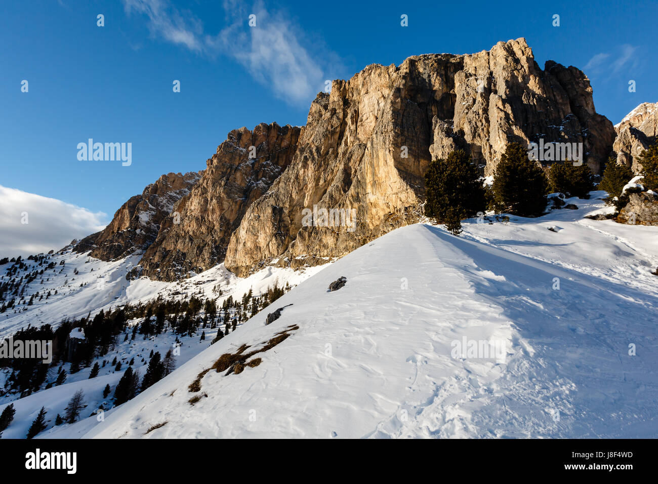 Montagne Rocciose sulla pista da sci di Colfosco, Alta Badia, Dolomiti Alpi, Italia Foto Stock