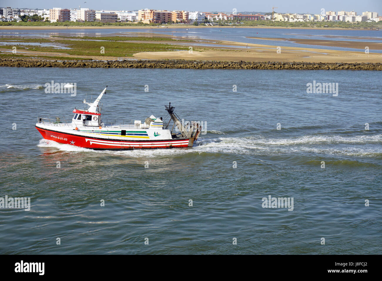 Barca da pesca di ritorno al Porto di Isla Canela Costa de la luz Spagna Foto Stock