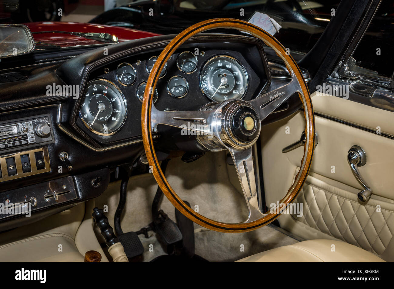 Interno del grand tourer auto Maserati Spyder Mistral, 1967. In Europa il più grande classico auto exhibition 'retrò classici' Foto Stock