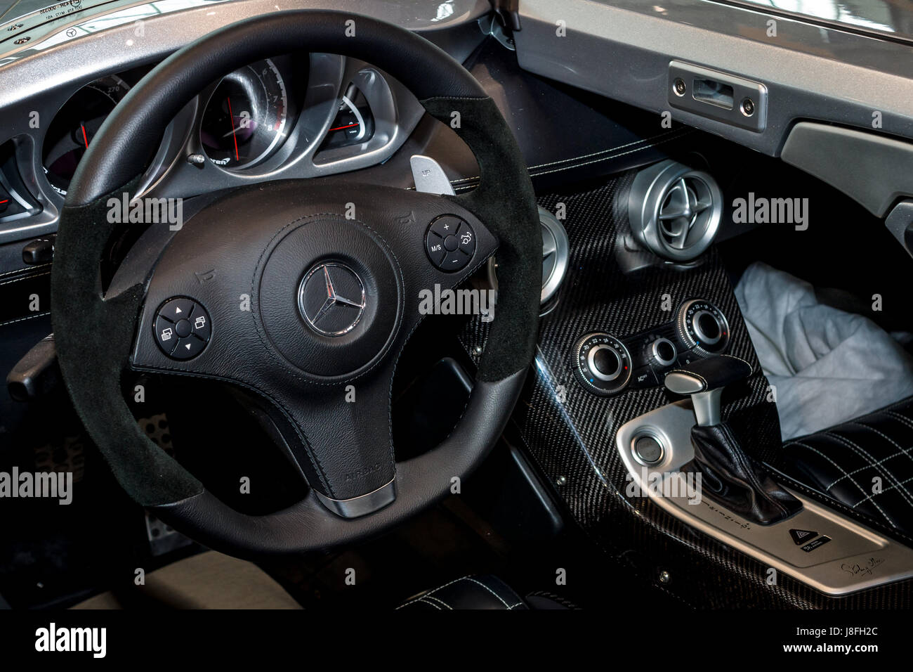 Stoccarda, Germania - MARZO 04, 2017: Interno della Mercedes-Benz SLR di Stirling Moss. In Europa il più grande classico auto exhibition 'retrò classici' Foto Stock