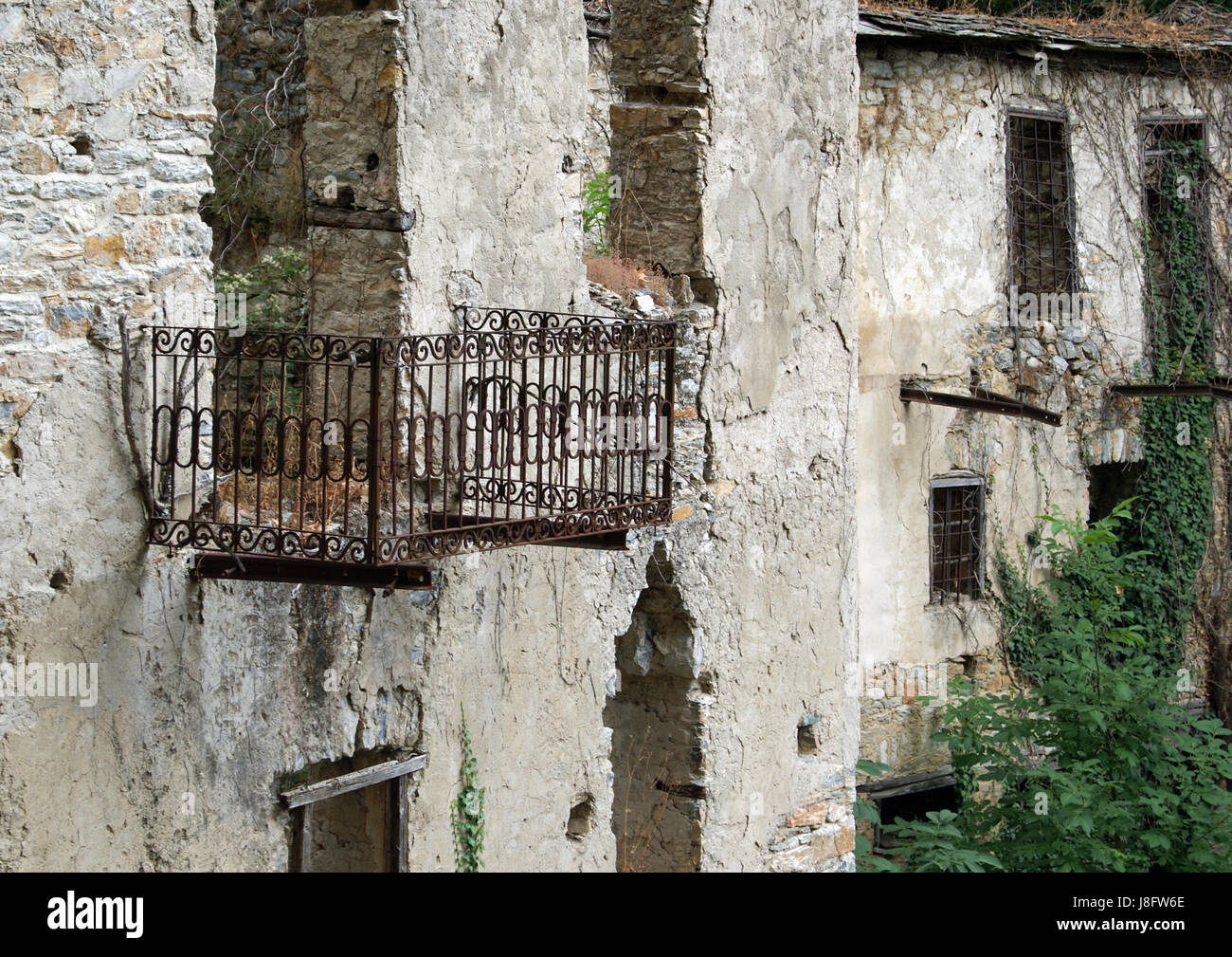 Casa, costruendo, Grecia, balcone, rovina, si decompongono, pietra naturale, foresta, Foto Stock