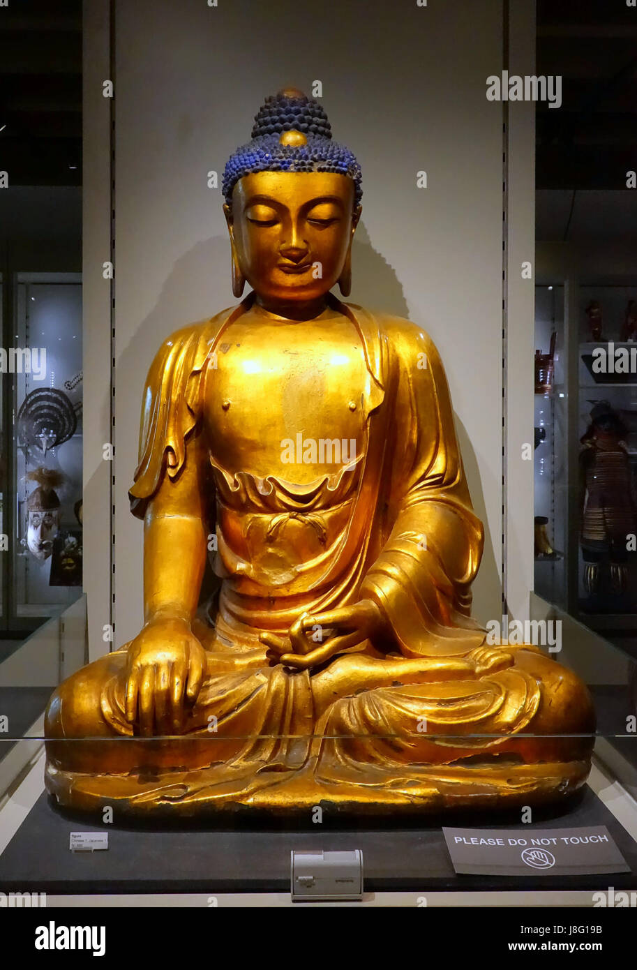 Questo si riferisce probabilmente a una figura dell'Asia orientale, forse cinese o giapponese, ospitata nel Museo di Antropologia dell'Università della Columbia Britannica. La figura può rappresentare un aspetto della cultura tradizionale o storica dell'Asia orientale. Foto Stock