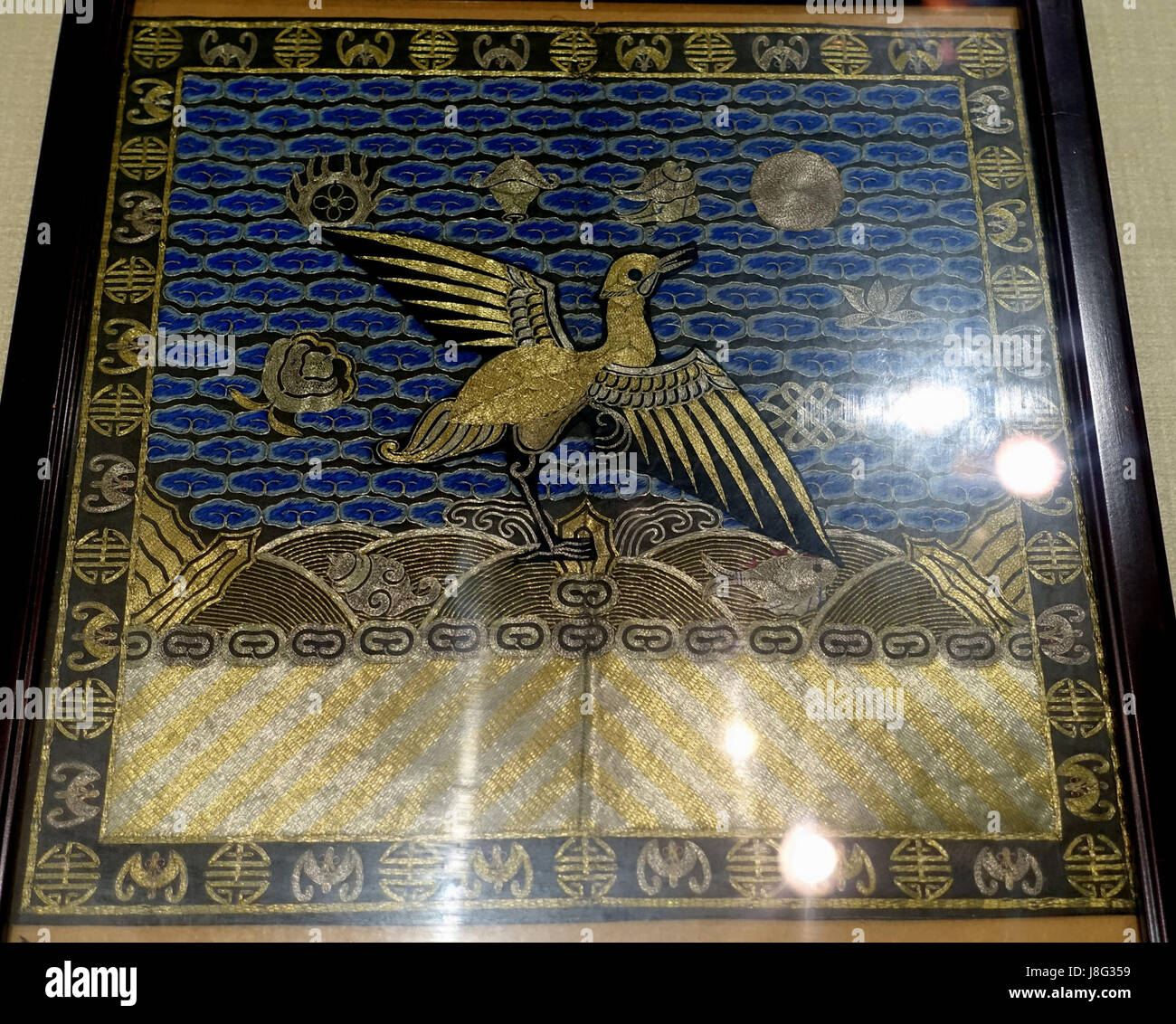 Mandarin Square si trova nel Museo Universitario di Sichuan a Chengdu, Cina. L'esposizione offre manufatti storici legati alla dinastia Qing, mostrando il patrimonio culturale e i disegni di abbigliamento tradizionali di questo periodo. Foto Stock