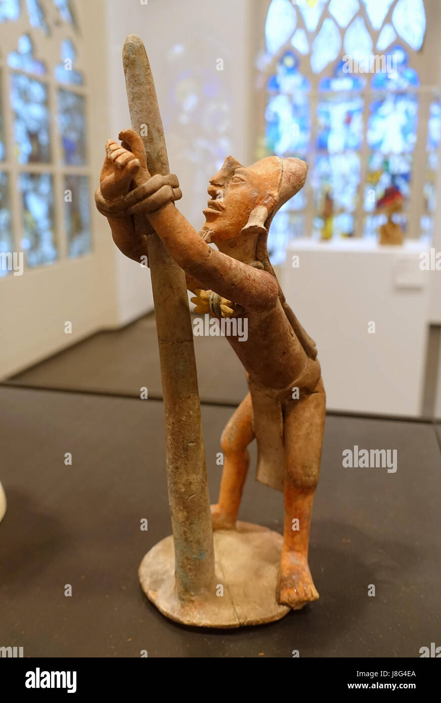 Figurina di un uomo ammanettato, Maya, probabilmente Jaina, Campeche, Messico, tardo periodo Classico, 600 900 annunci, Burnt argilla, dipinta Rautenstrauch Joest Museum di Colonia, Germania DSC09823 Foto Stock