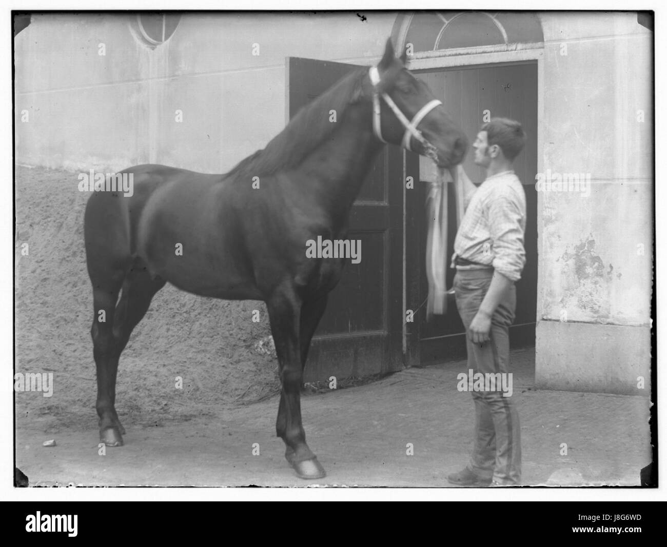 Questa fotografia del XIX secolo di Jacob Olie raffigura l'edificio di Huidekoperstraat 22 ad Amsterdam, catturando lo stile architettonico dell'epoca. L'immagine ad alta risoluzione mostra i dettagli dell'edificio e dell'ambiente stradale. Foto Stock