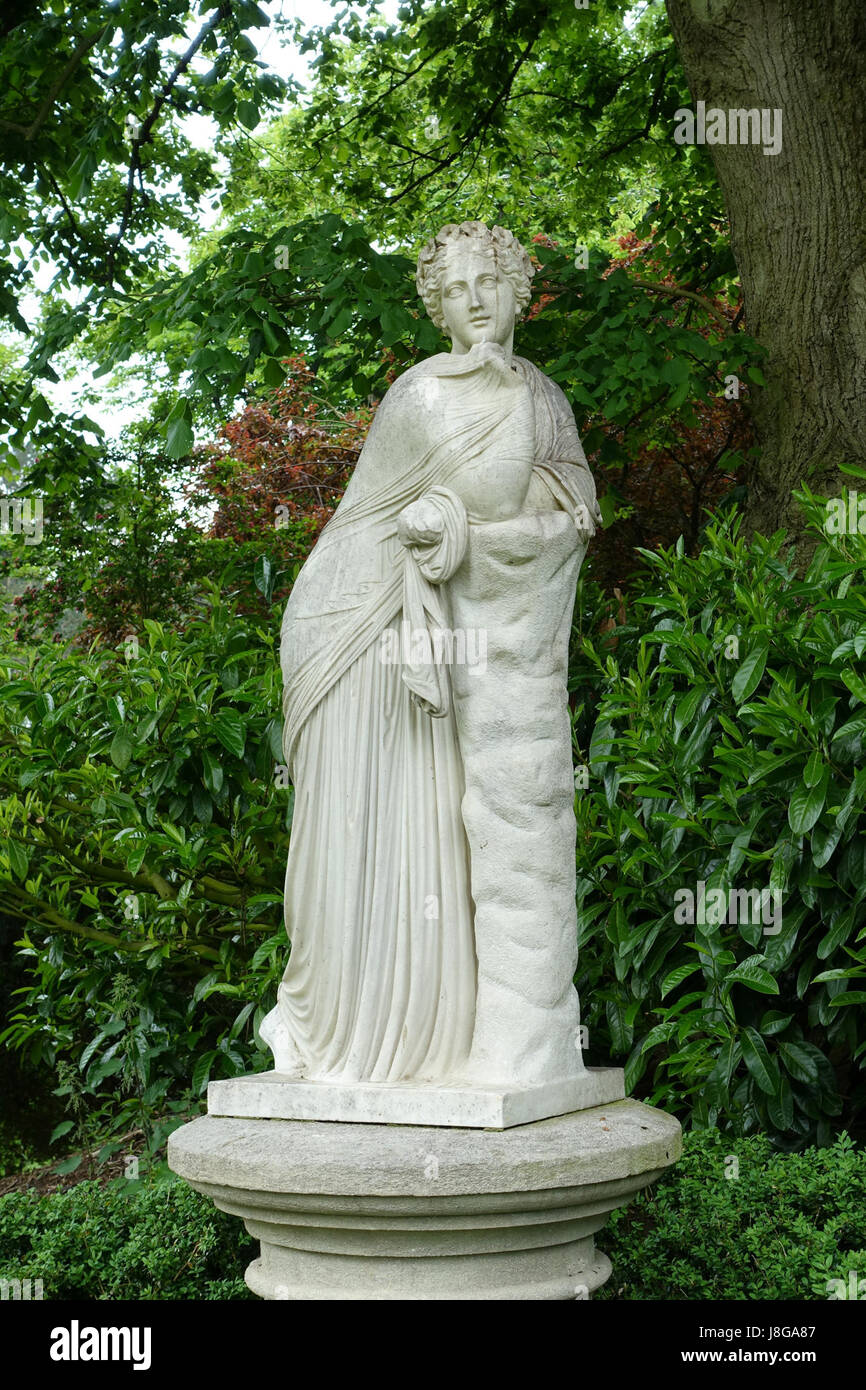 Giardino scultura Waddesdon Manor Buckinghamshire, Inghilterra DSC07587 Foto Stock