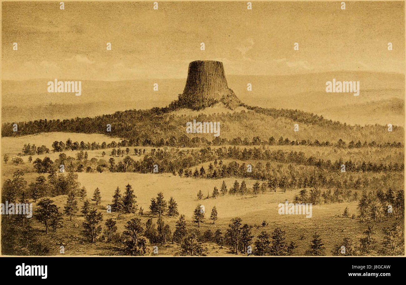 La Devils Tower, situata nel Wyoming, USA, è stata catturata in un disegno storico del 1880. Conosciuto per le sue caratteristiche geologiche uniche, questo monumento naturale è un simbolo prominente del paesaggio americano e un monumento nazionale. Foto Stock