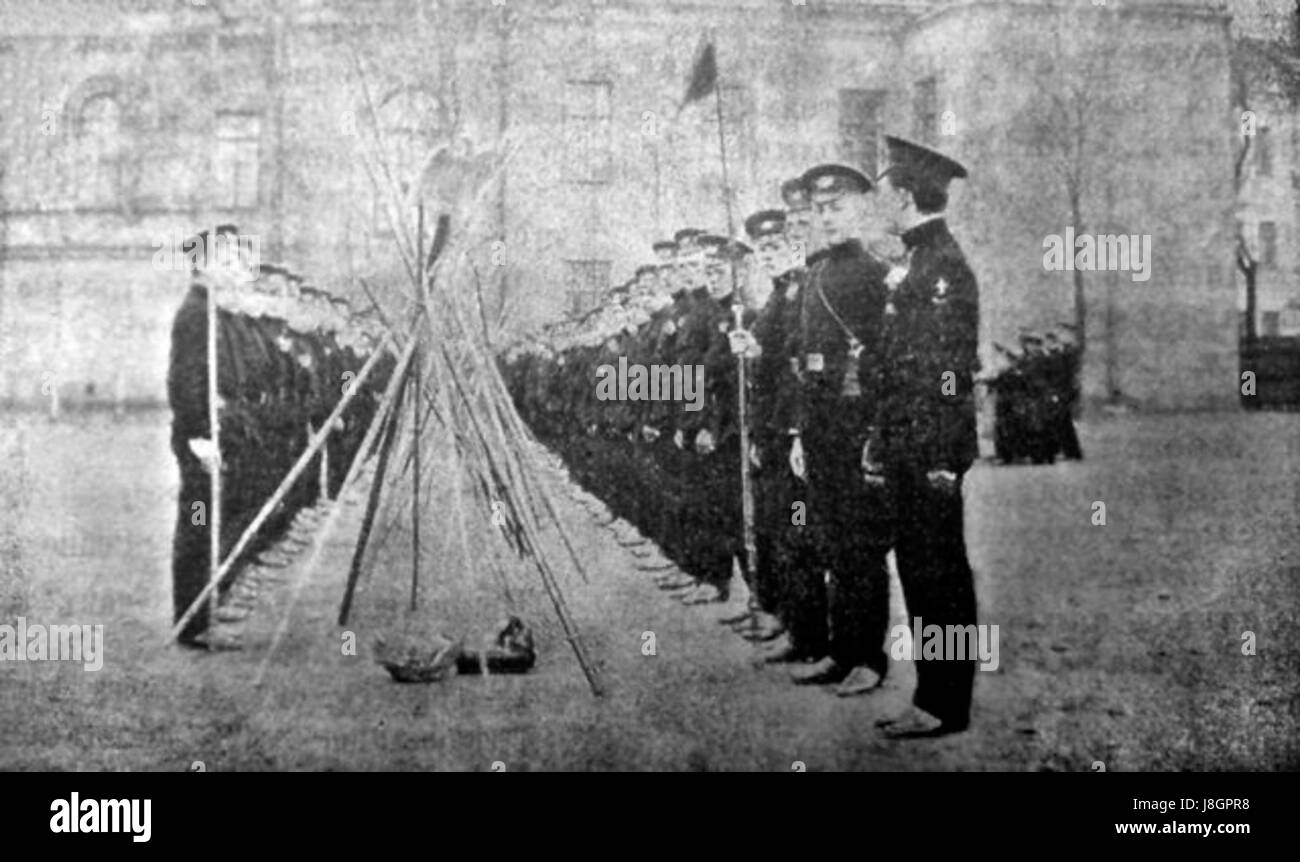 La Legione si riferisce a un grande gruppo organizzato, spesso usato in contesti storici per descrivere le unità militari, specialmente durante l'Impero Romano. Nell'uso moderno, può riferirsi a qualsiasi grande gruppo o organizzazione, spesso con uno scopo condiviso. Il termine è stato usato anche in vari contesti culturali e sociali, simboleggiando la forza, l'unità e l'azione collettiva. Foto Stock