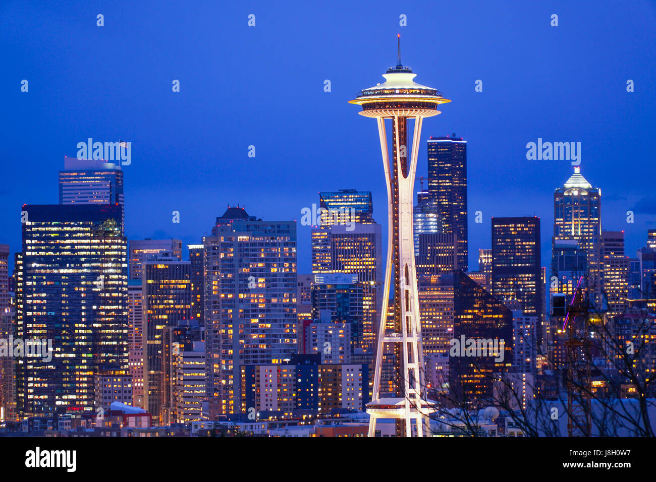 Seattle luci della città di notte - lo skyline con lo Space Needle - SEATTLE / WASHINGTON - 11 aprile 2017 Foto Stock