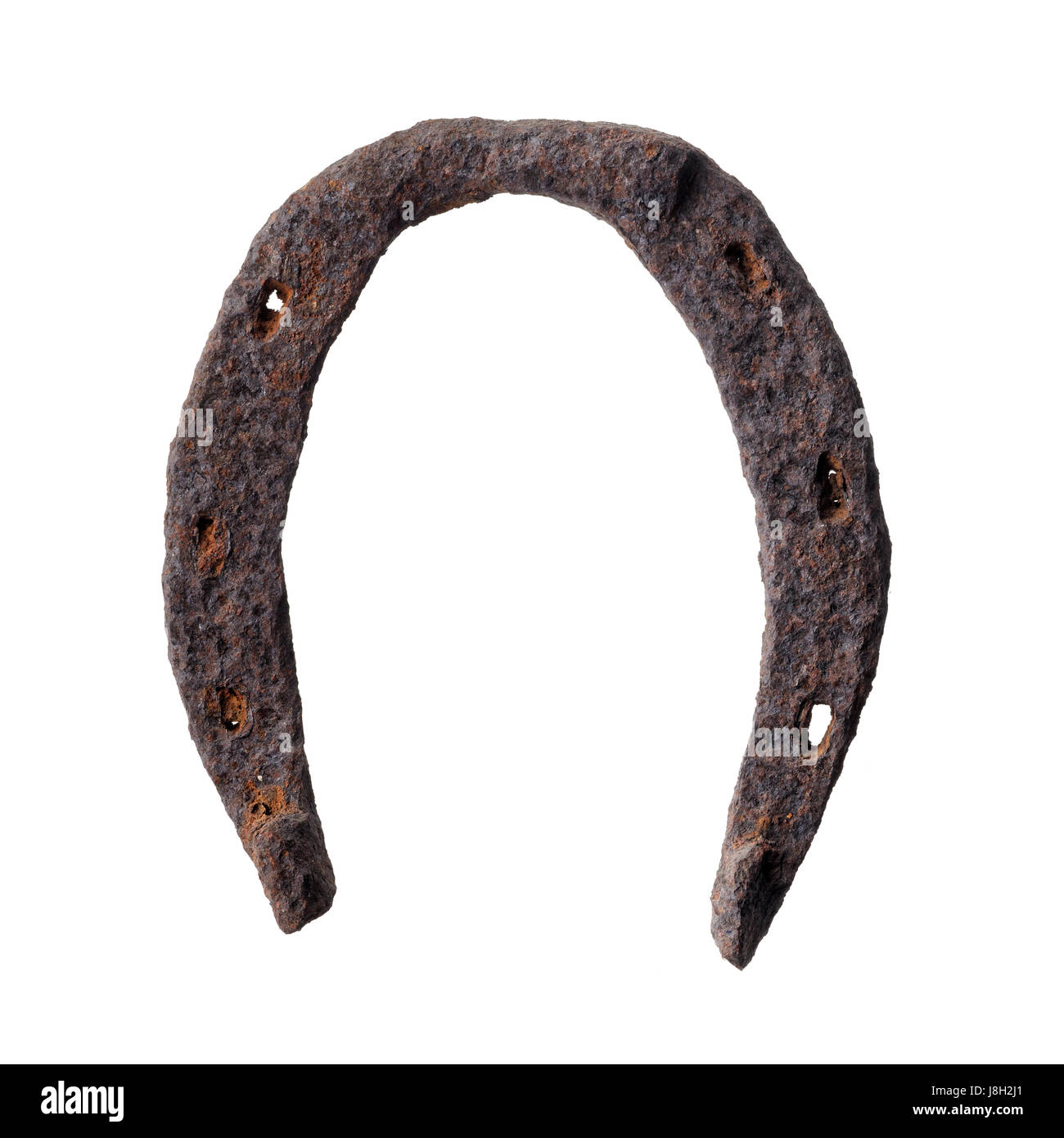 Oggetti isolati: molto vecchio arrugginito ferro di cavallo, isolati su sfondo bianco Foto Stock