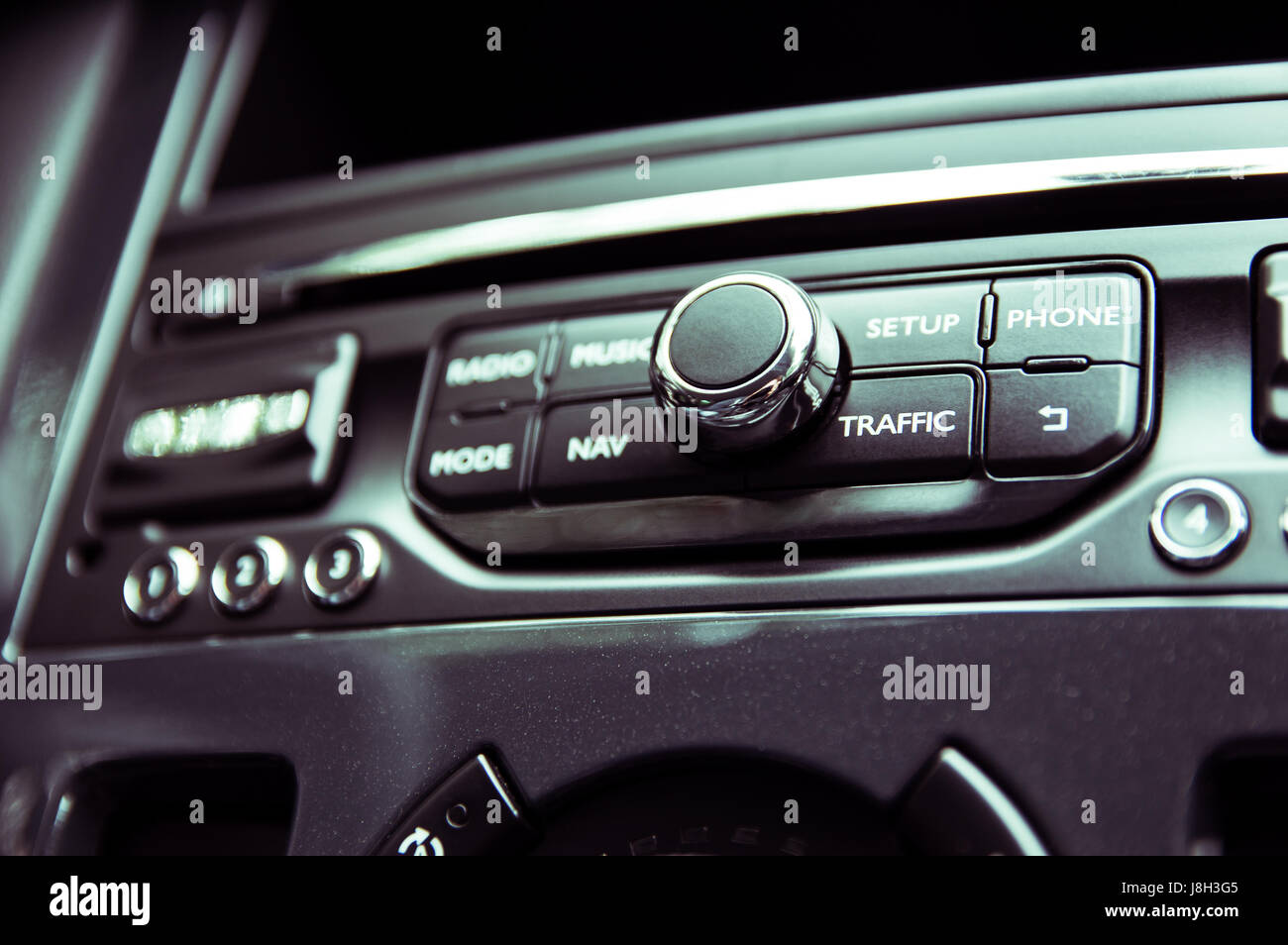 Multifunzionale pannello radio in auto moderna Foto Stock