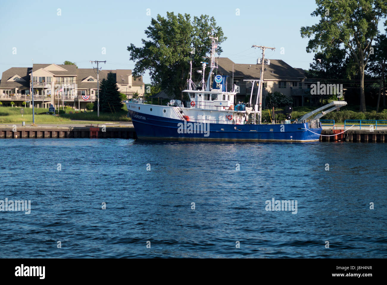 La nave di ricerca Laurentian siede al dock di Muskegon, MI, Stati Uniti d'America Foto Stock