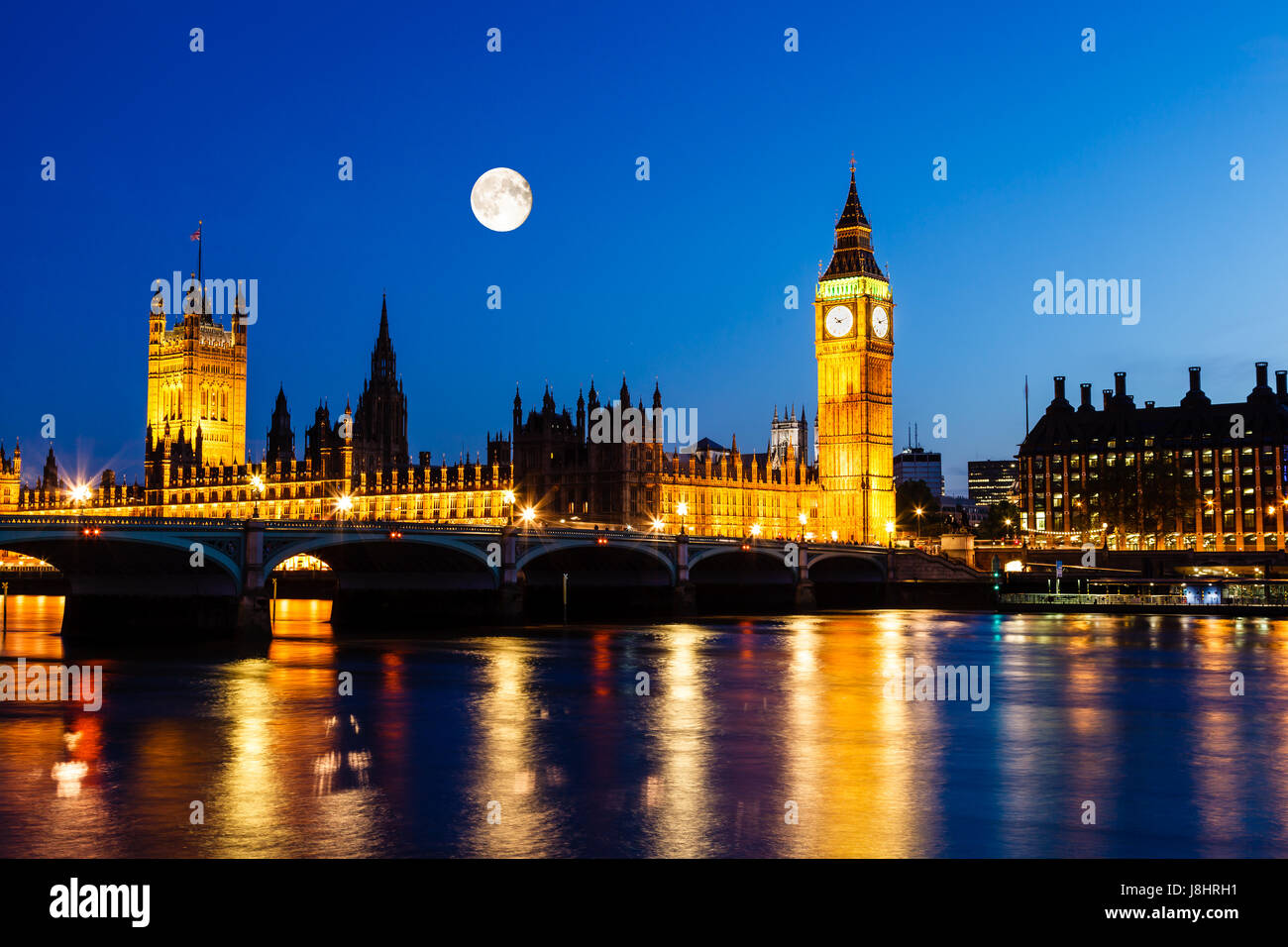 Luna piena sopra il Big Ben e il Parlamento, il London, Regno Unito Foto Stock