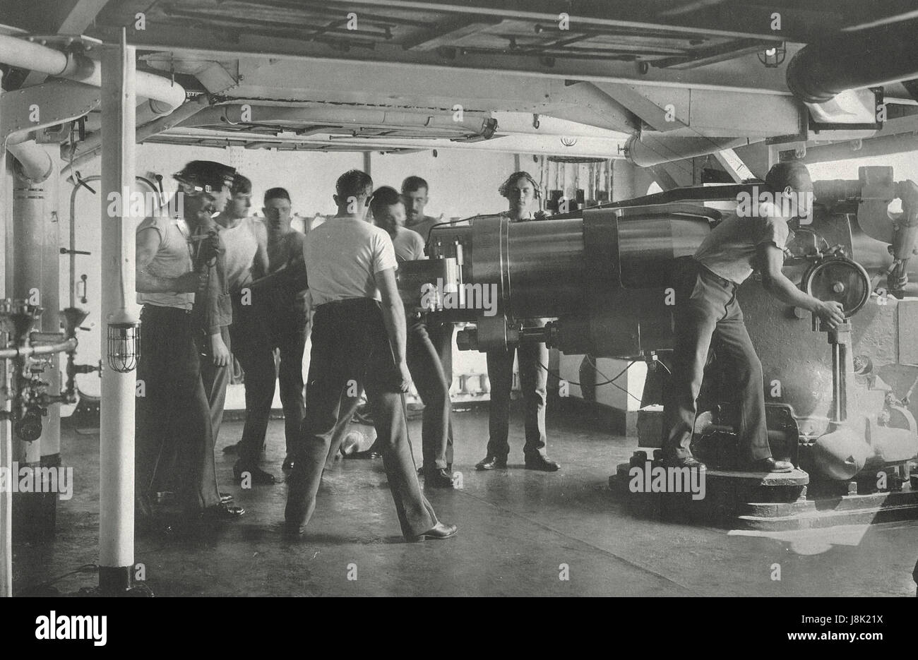 Un 5 pollici di gun crew in azione, Marina Americana, circa 1915 Foto Stock