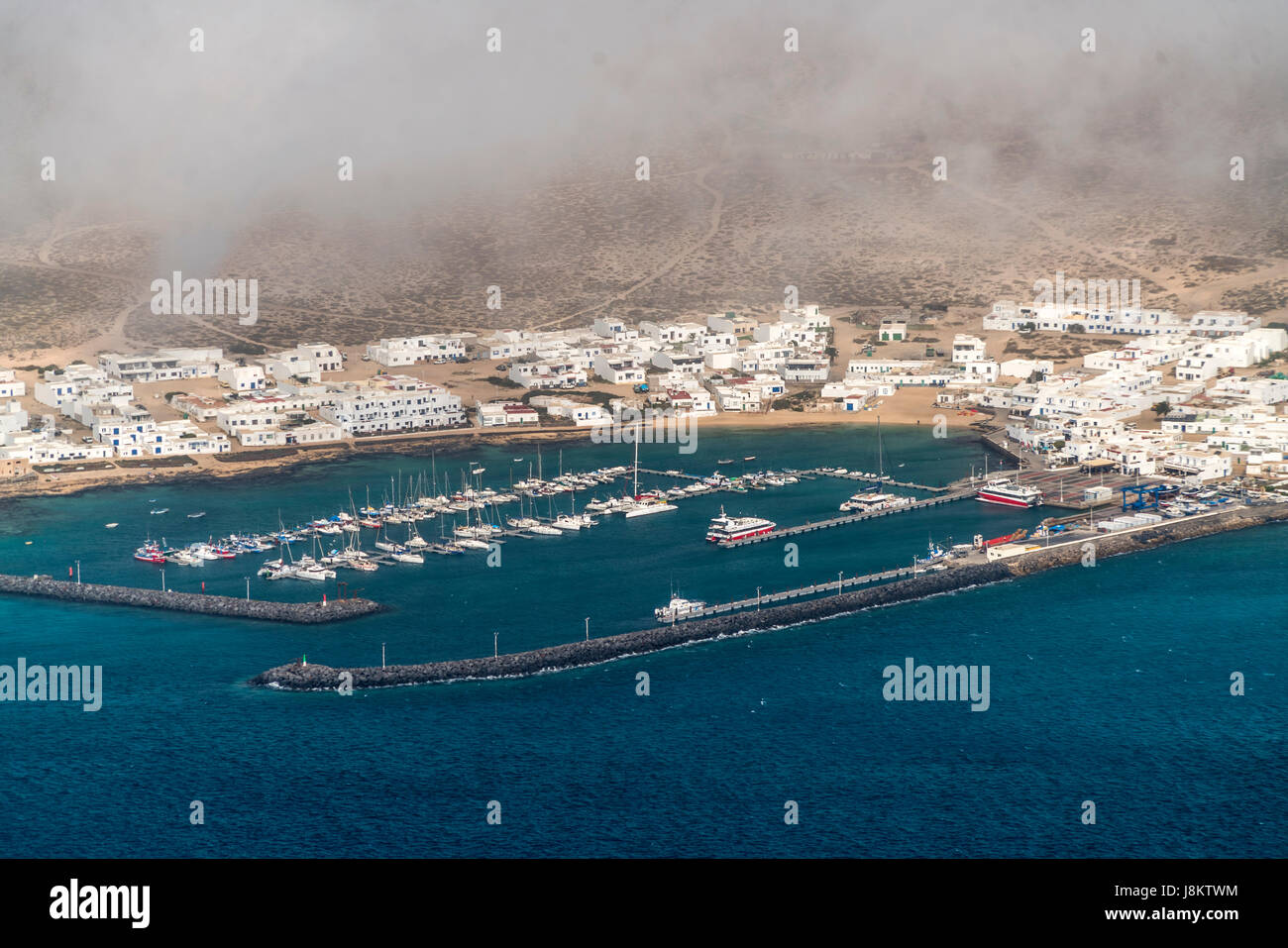 Hafen von Caleta del Sebo auf der Insel La Graciosa, Lanzarote, Kanarische isole, Spanien | Caleta del Sebo sul porto di La Graciosa island, Lanzarote Foto Stock