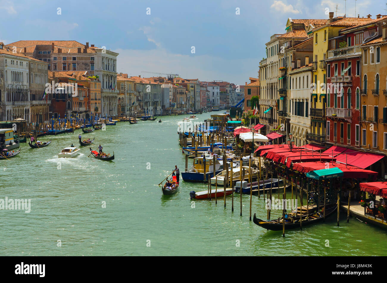Affacciato sul Canal Grande a Venezia di Foto Stock