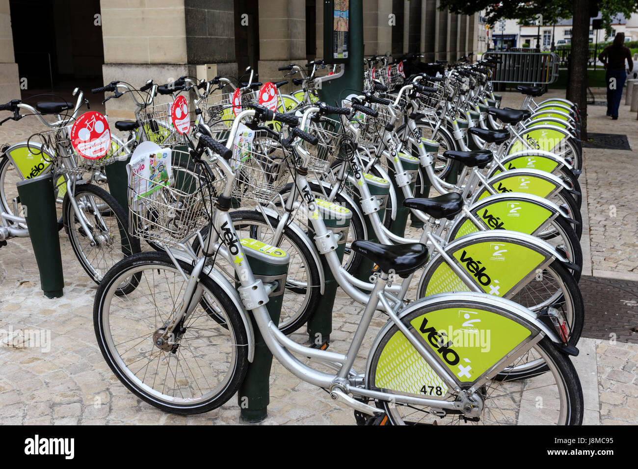 Francia, Loiret, Orleans, velo'+, servizio gratuito di noleggio biciclette per la città e il suo agglomerato Foto Stock